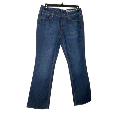 NY&CO medium wash jeans pants. Low Rise bootcut, curvy design. Short. - Picture 1 of 5
